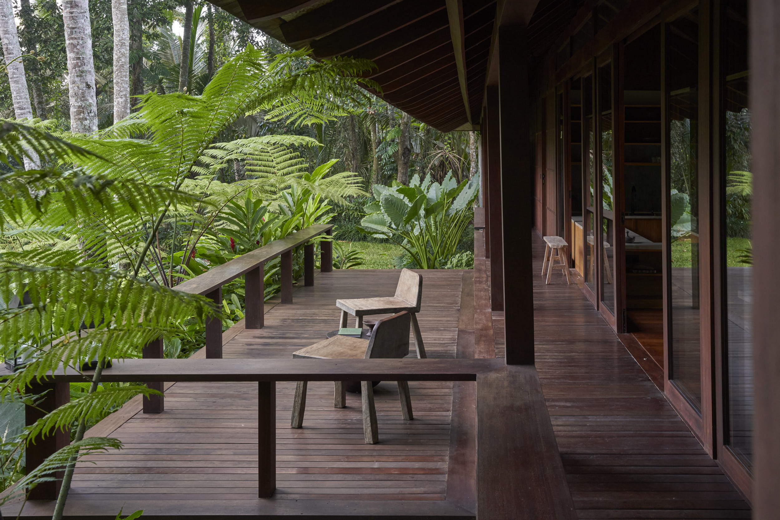 Corridor and outdoor terrace connection with the landscape and its surroundings