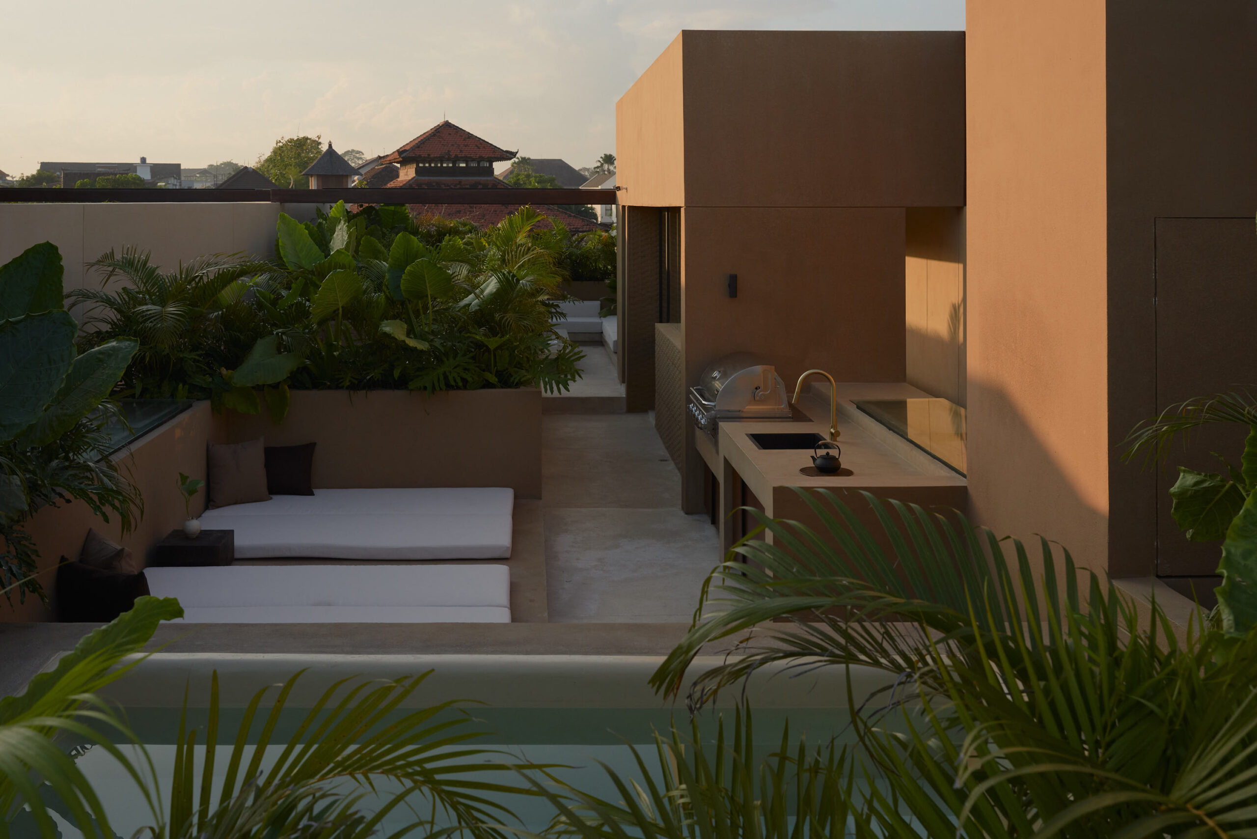 Horizontal view of the roof top from the pool looking towards the living space