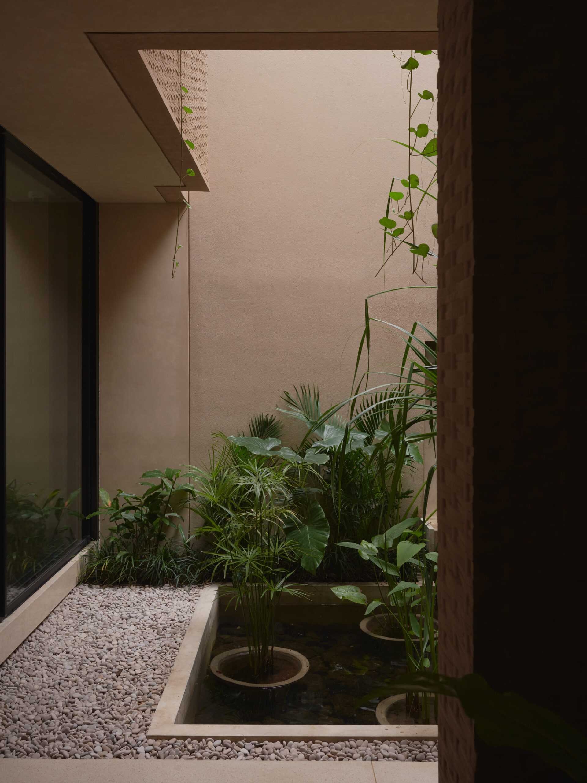 Side view of the inner courtyard