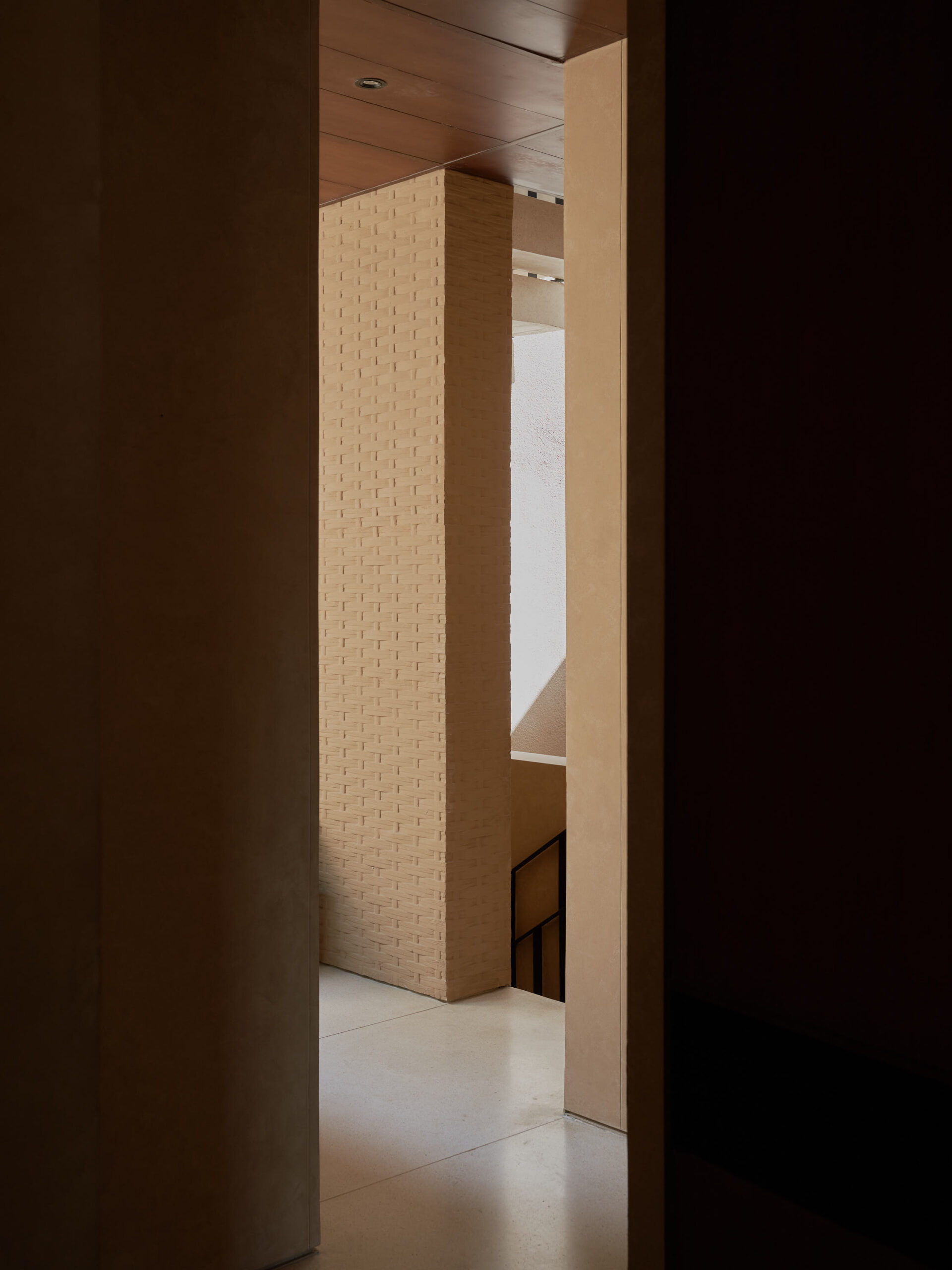 Layering of walls and light from the corridor